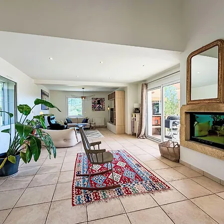 וילה Monfabes By Interhome וילנב-סור-לו